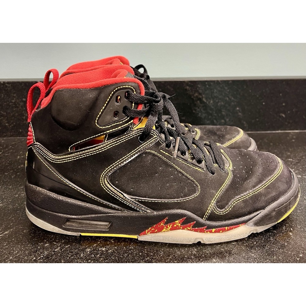 Nike Air Jordan 5 Retro Black Varsity Maize Red | Size‎ 9.5 | 2009 | 364806-071